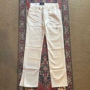 Gap ‘90s loose mid rise white jeans size 24 NWT